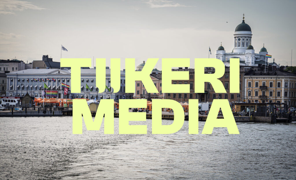 Tiikeri Median logo Helsingin merenrantamaisemassa